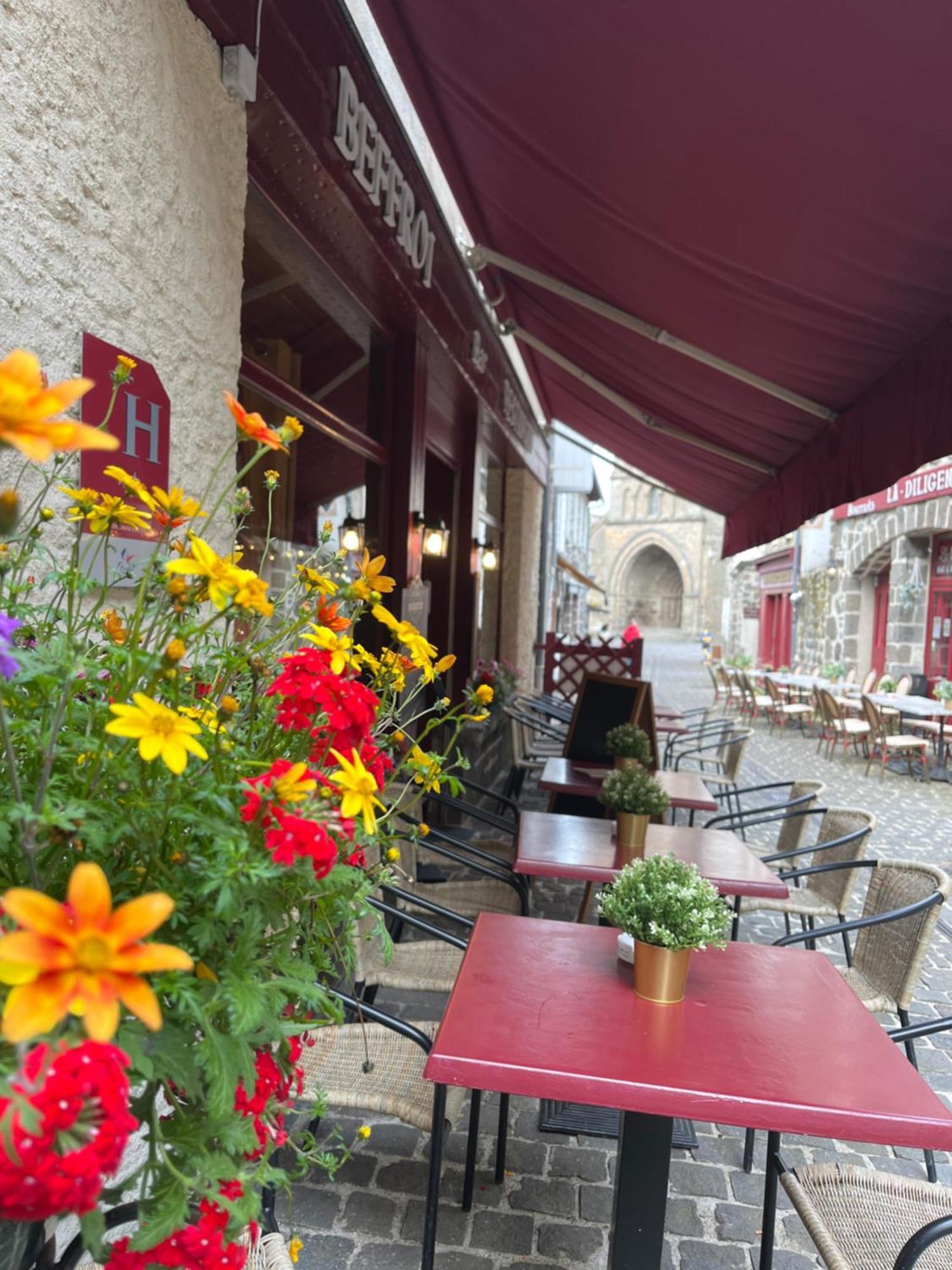 Hotel Restaurant Le Beffroi Salers Exterior foto