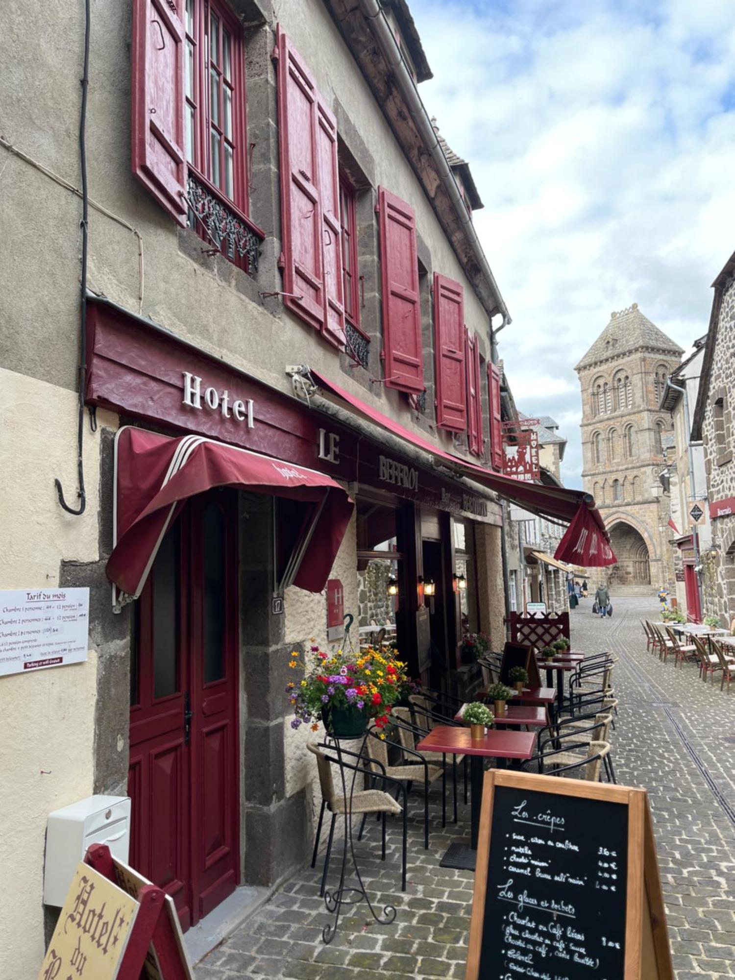 Hotel Restaurant Le Beffroi Salers Exterior foto