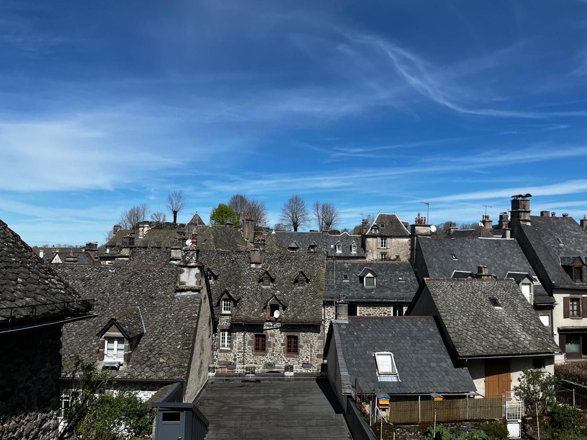 Hotel Restaurant Le Beffroi Salers Exterior foto